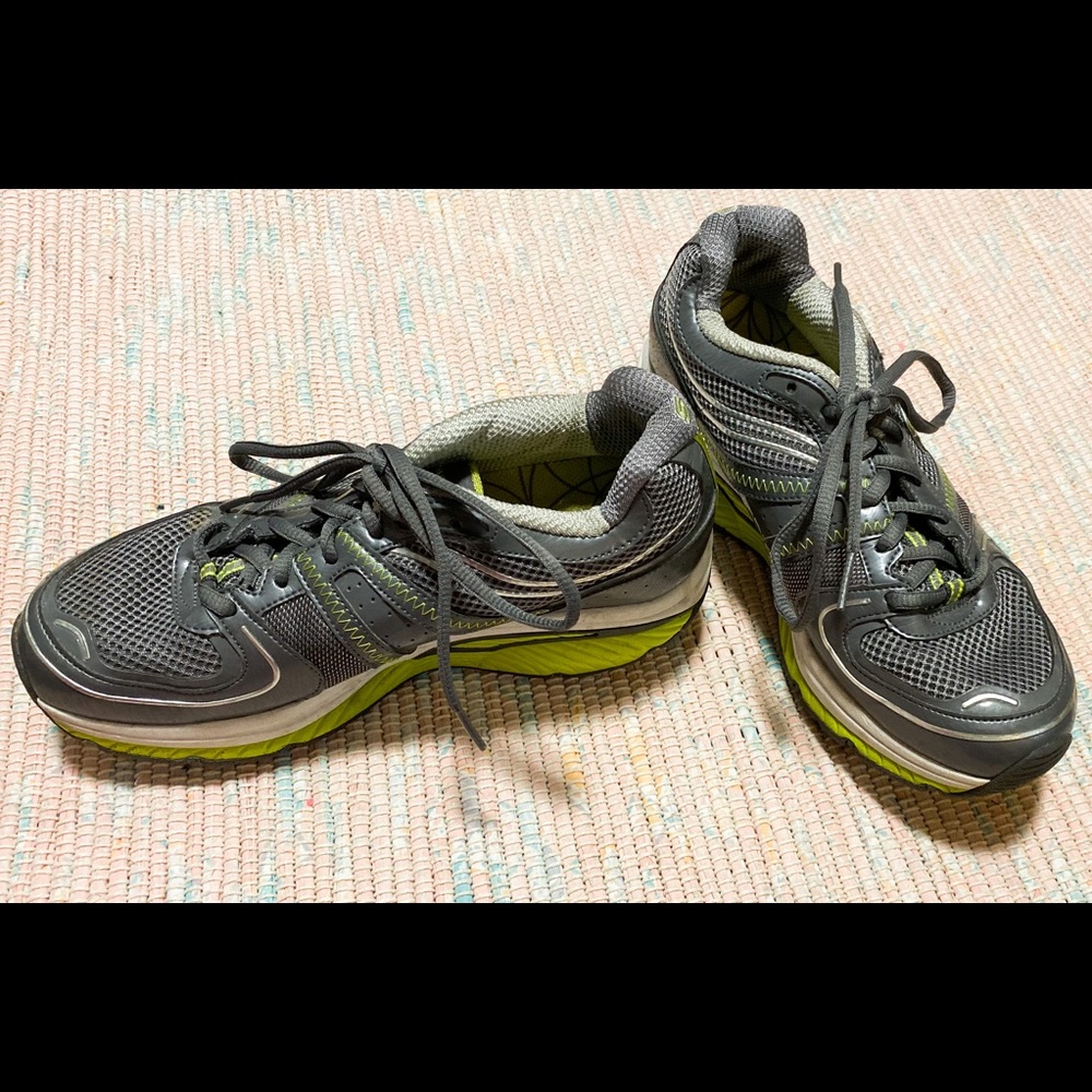 Gently worn women’s sketchers gray and lime sz 6.5